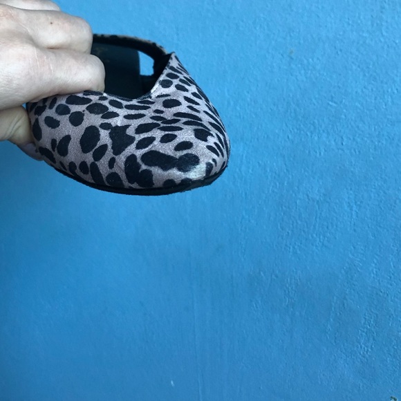 Cheetah Print Flat Sandals - Picture 4 of 6
